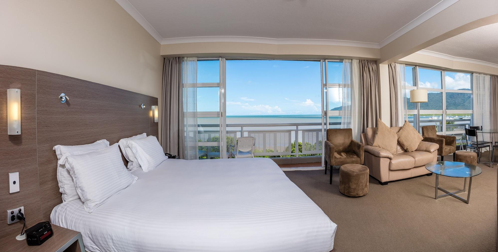 Doubletree By Hilton Cairns Hotel Eksteriør billede