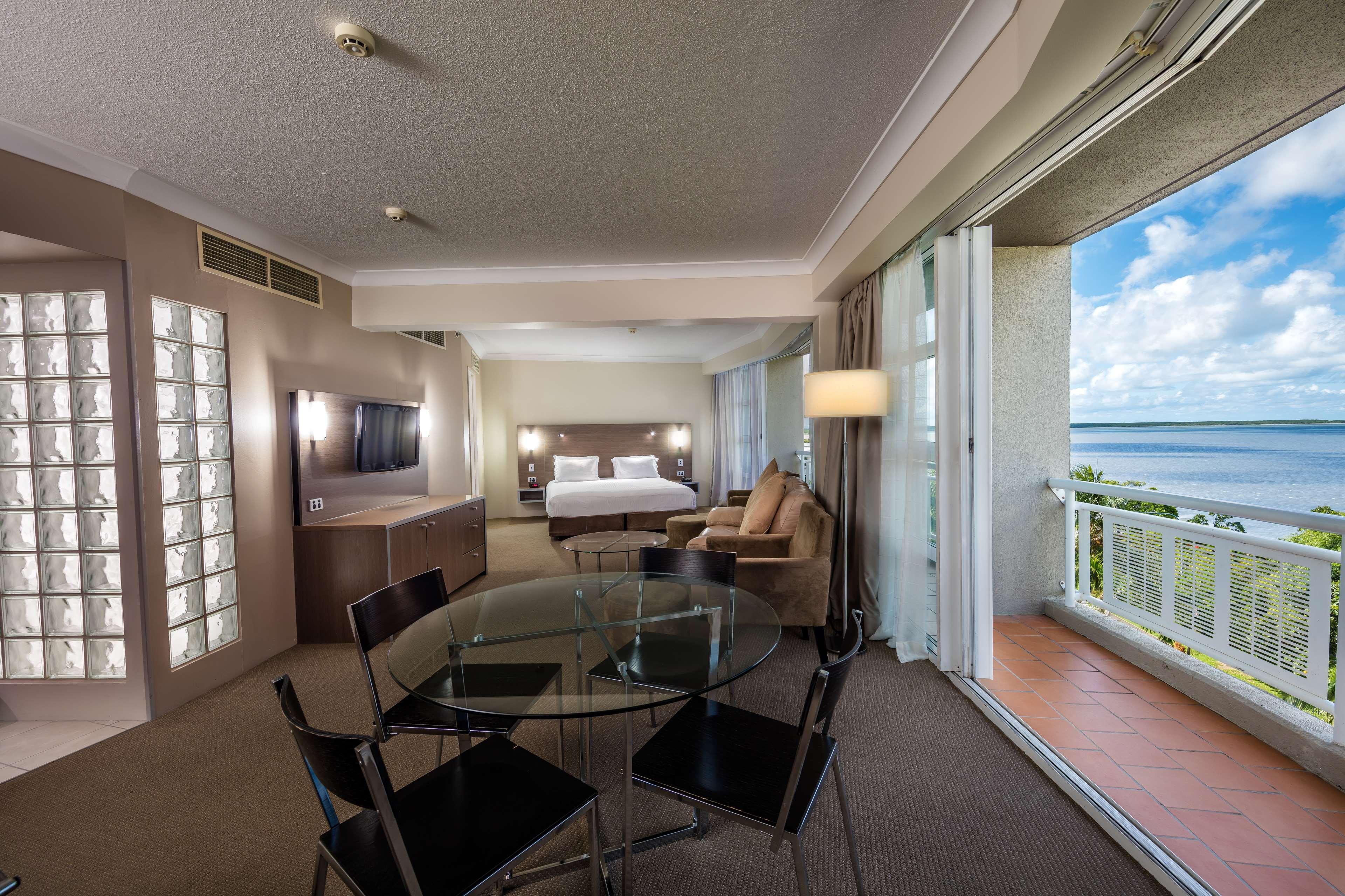 Doubletree By Hilton Cairns Hotel Eksteriør billede