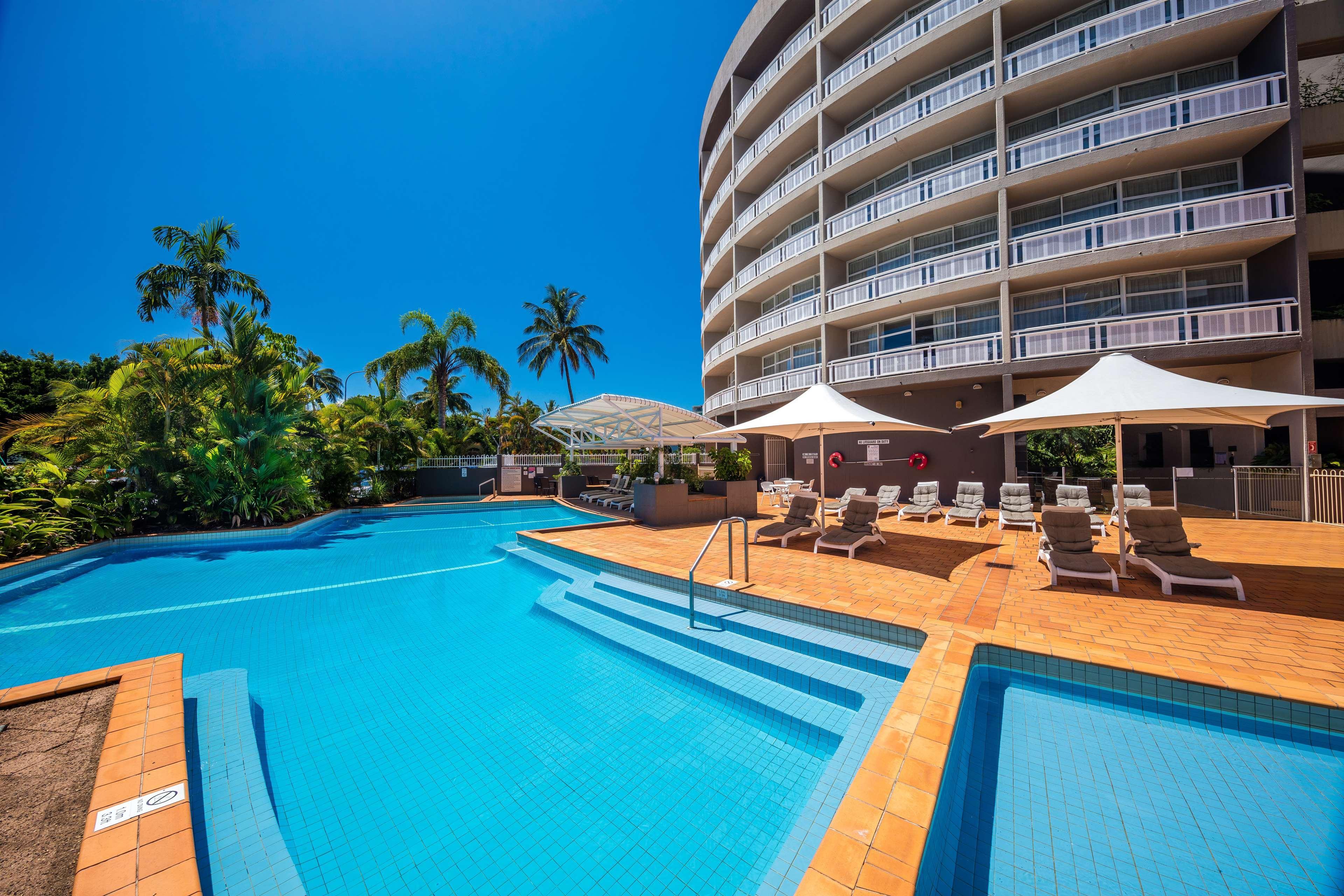 Doubletree By Hilton Cairns Hotel Eksteriør billede