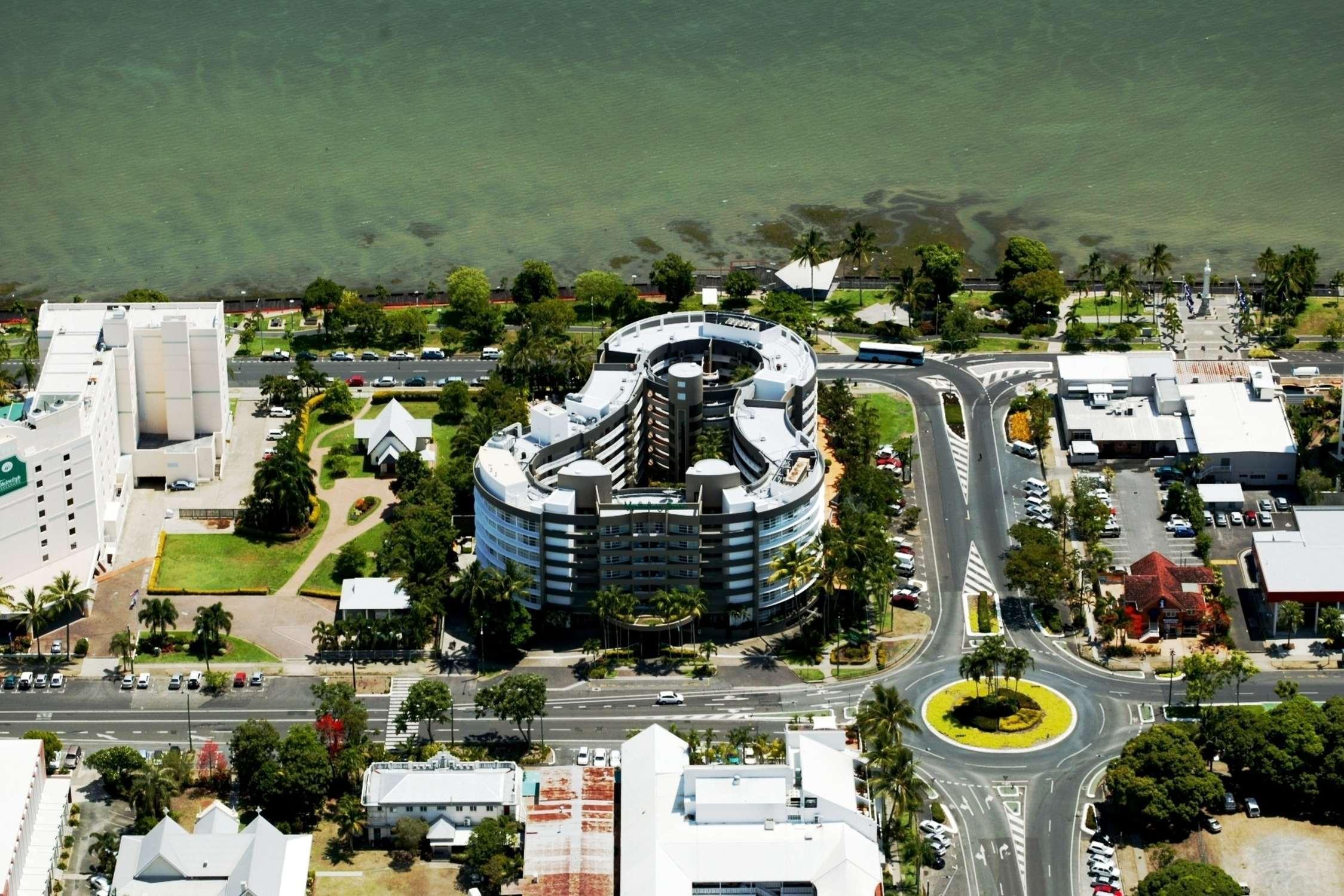 Doubletree By Hilton Cairns Hotel Eksteriør billede