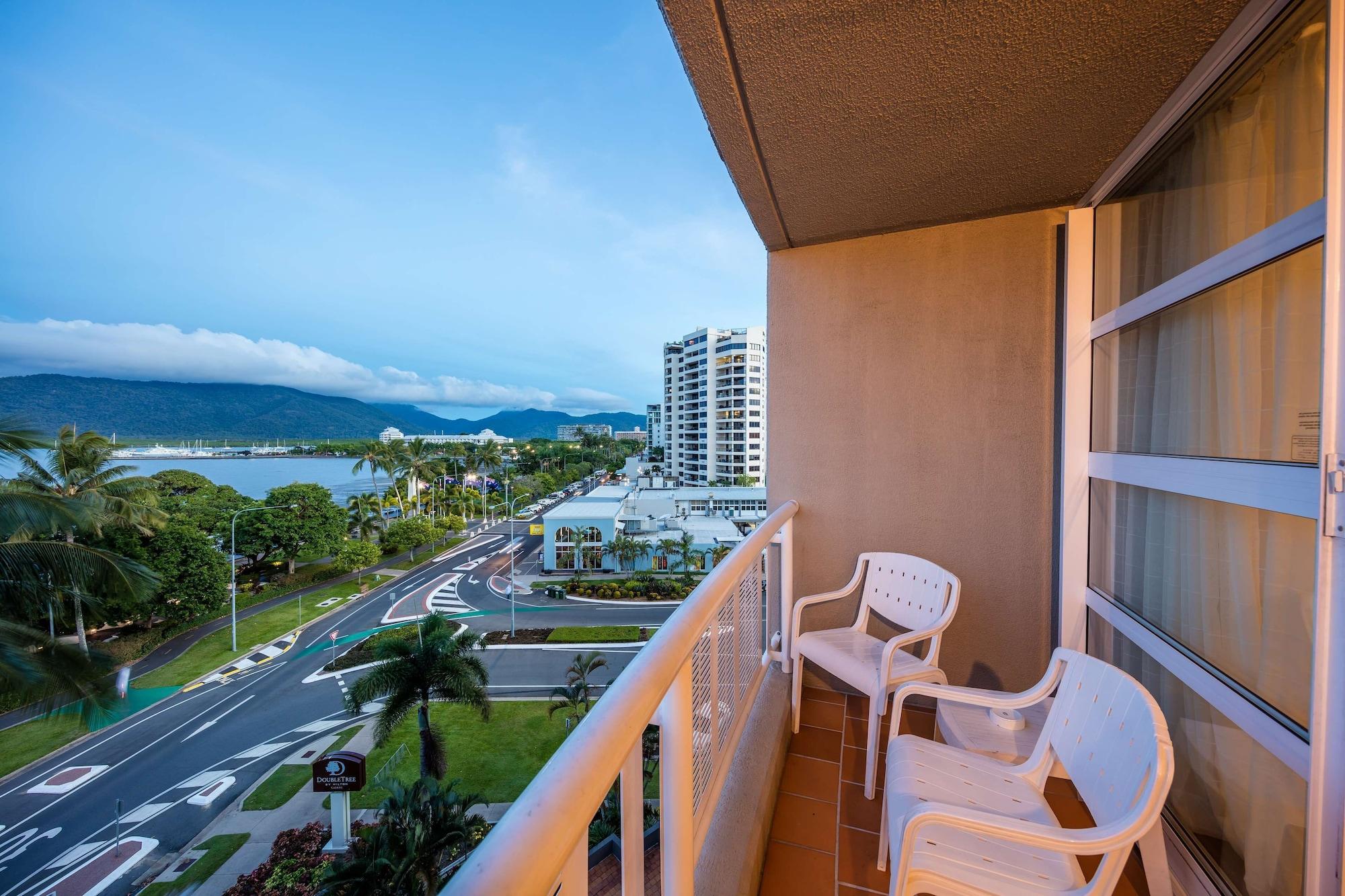 Doubletree By Hilton Cairns Hotel Eksteriør billede