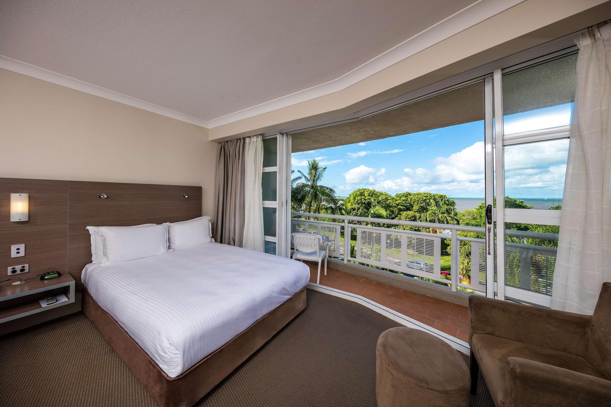 Doubletree By Hilton Cairns Hotel Eksteriør billede