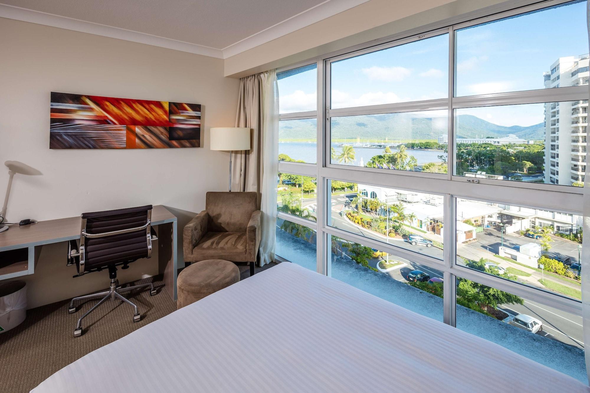 Doubletree By Hilton Cairns Hotel Eksteriør billede
