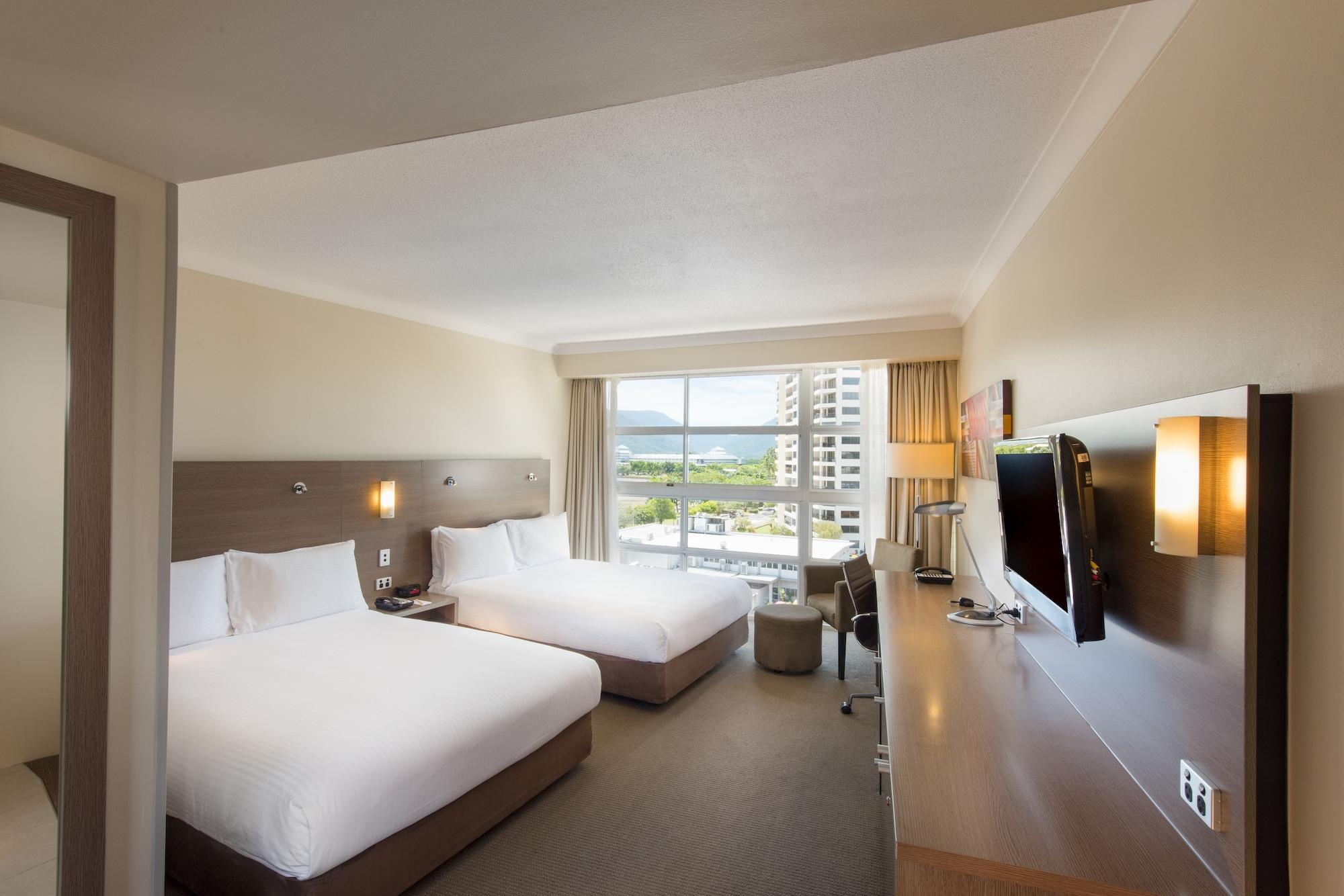 Doubletree By Hilton Cairns Hotel Eksteriør billede