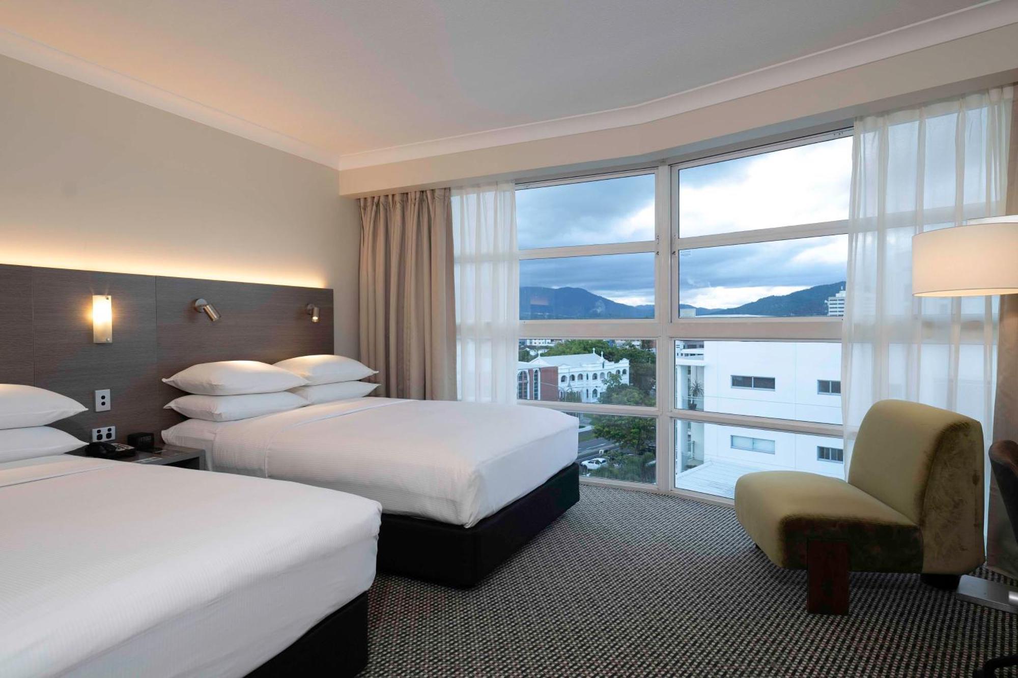 Doubletree By Hilton Cairns Hotel Eksteriør billede