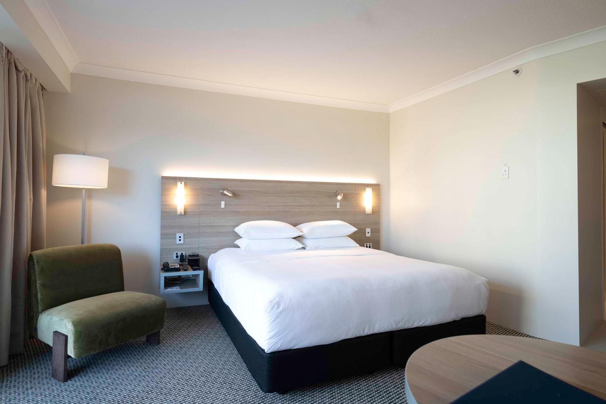 Doubletree By Hilton Cairns Hotel Eksteriør billede
