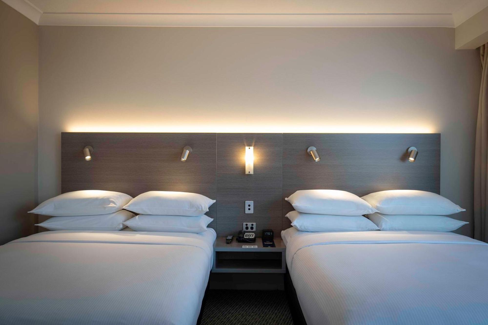 Doubletree By Hilton Cairns Hotel Eksteriør billede