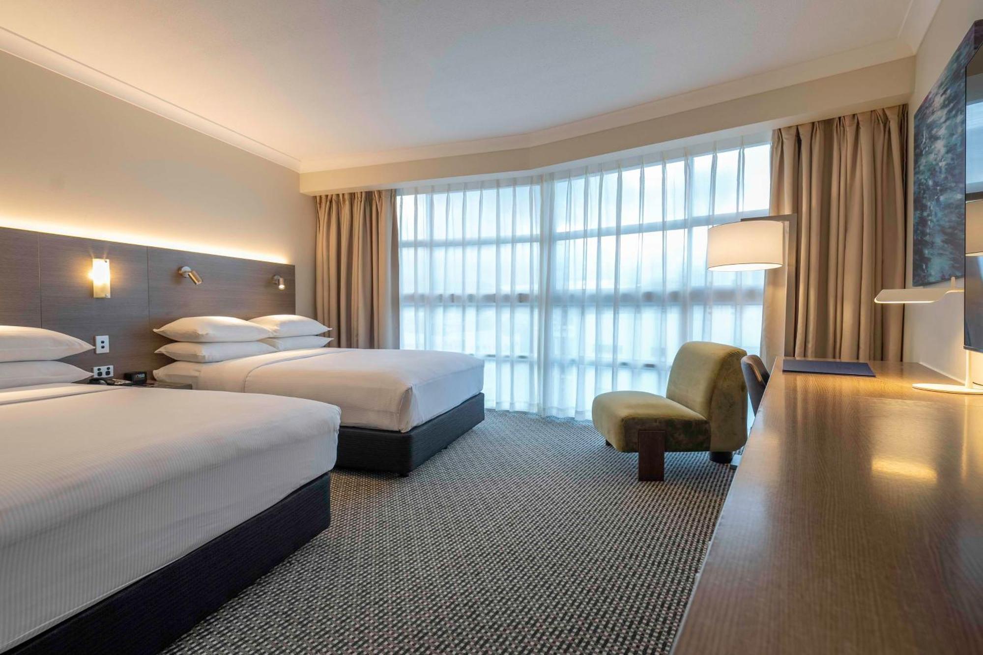 Doubletree By Hilton Cairns Hotel Eksteriør billede