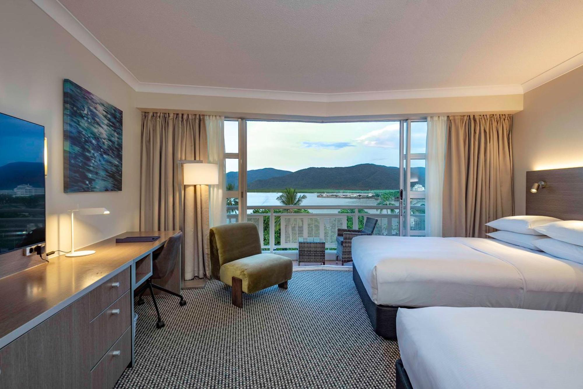Doubletree By Hilton Cairns Hotel Eksteriør billede