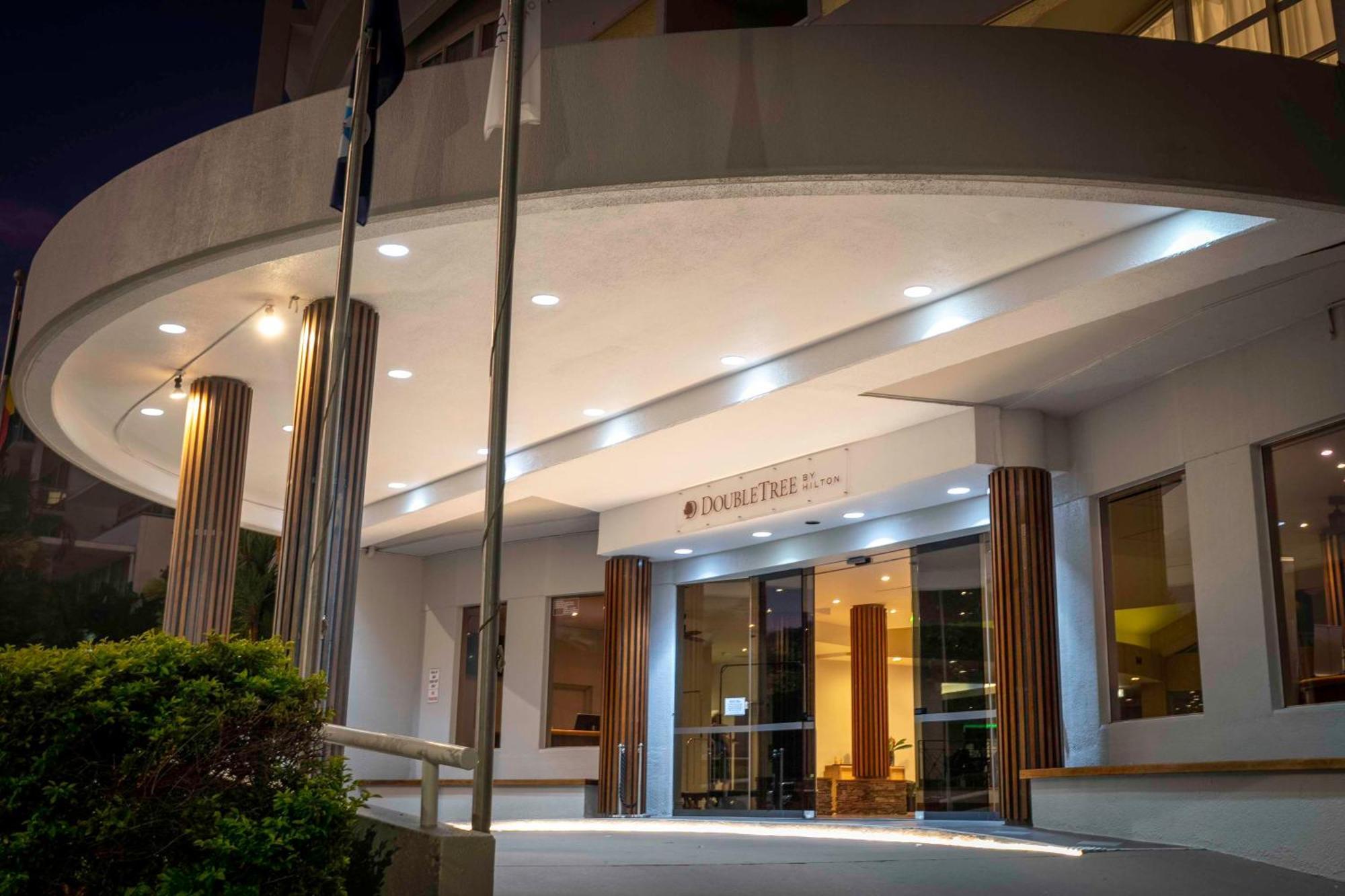 Doubletree By Hilton Cairns Hotel Eksteriør billede