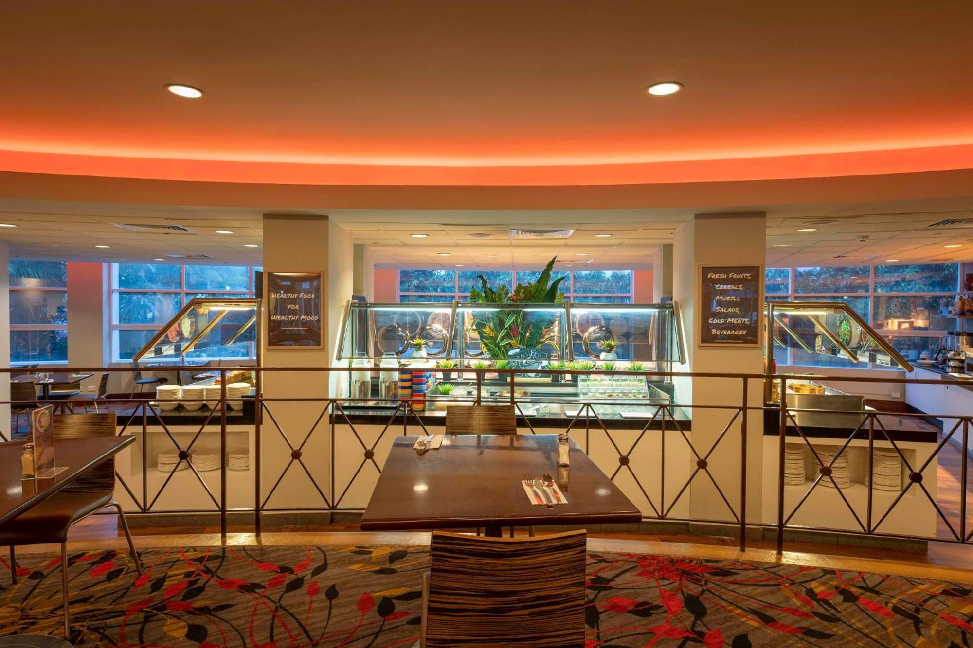 Doubletree By Hilton Cairns Hotel Eksteriør billede