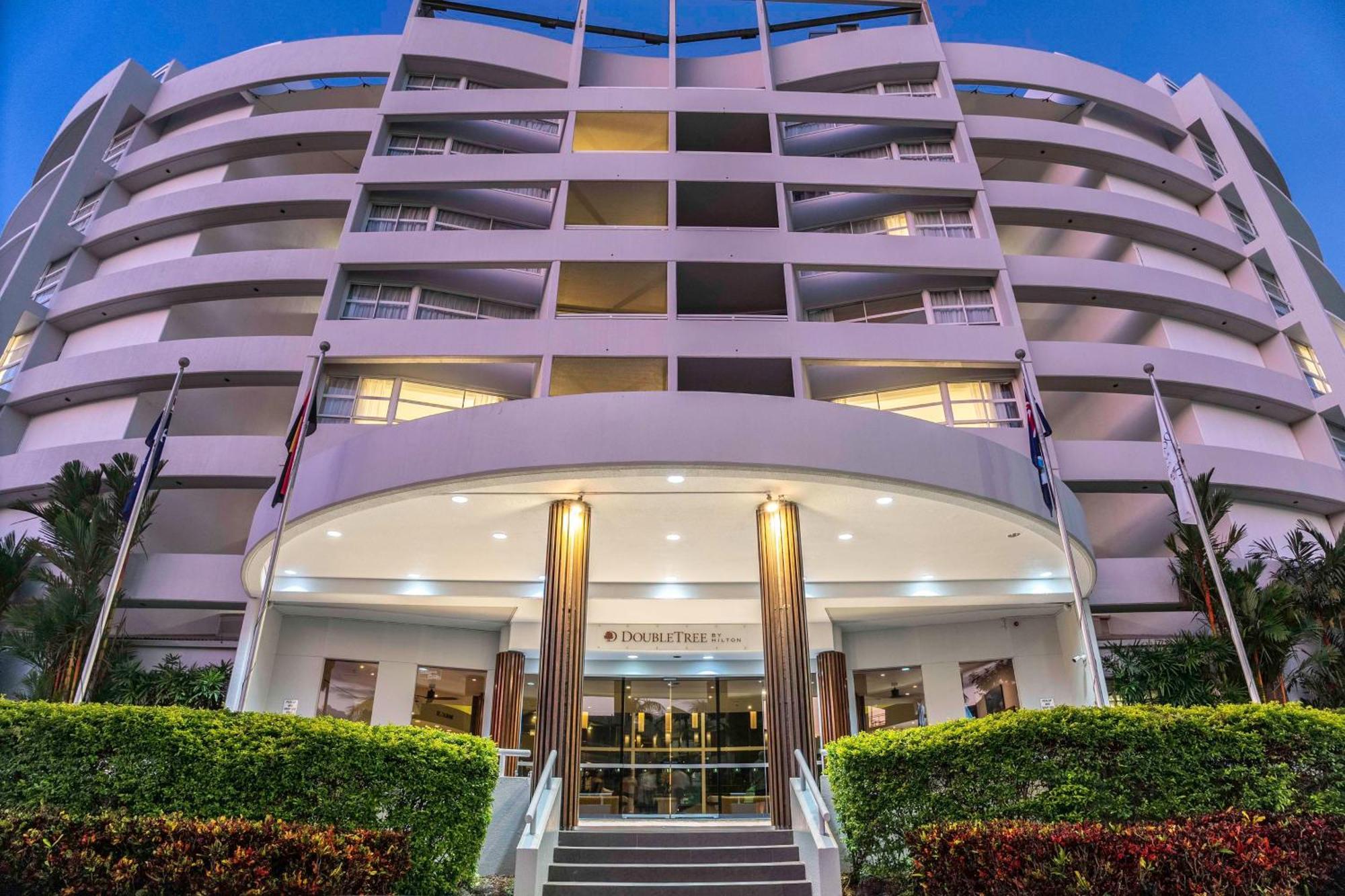 Doubletree By Hilton Cairns Hotel Eksteriør billede