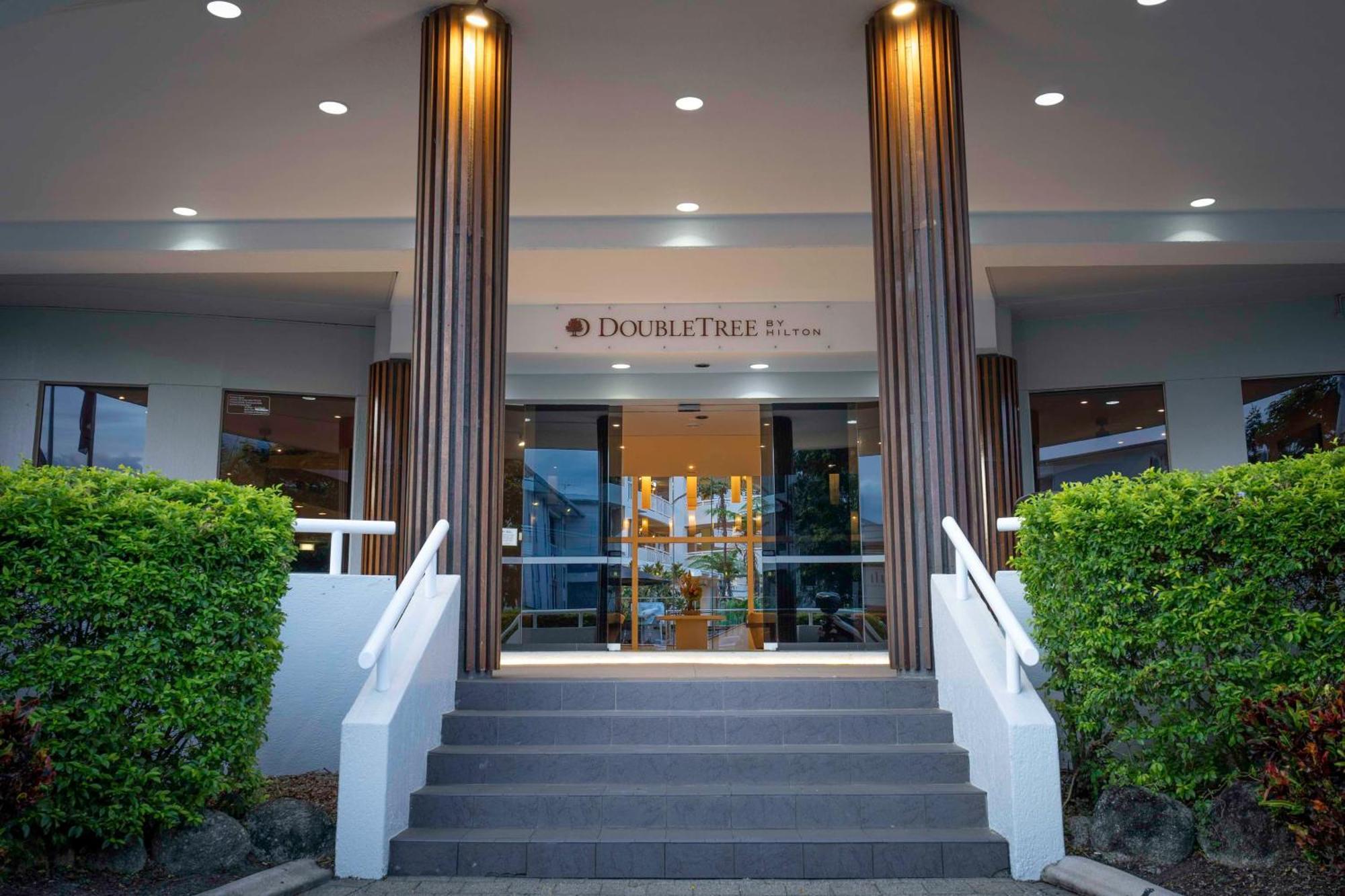 Doubletree By Hilton Cairns Hotel Eksteriør billede