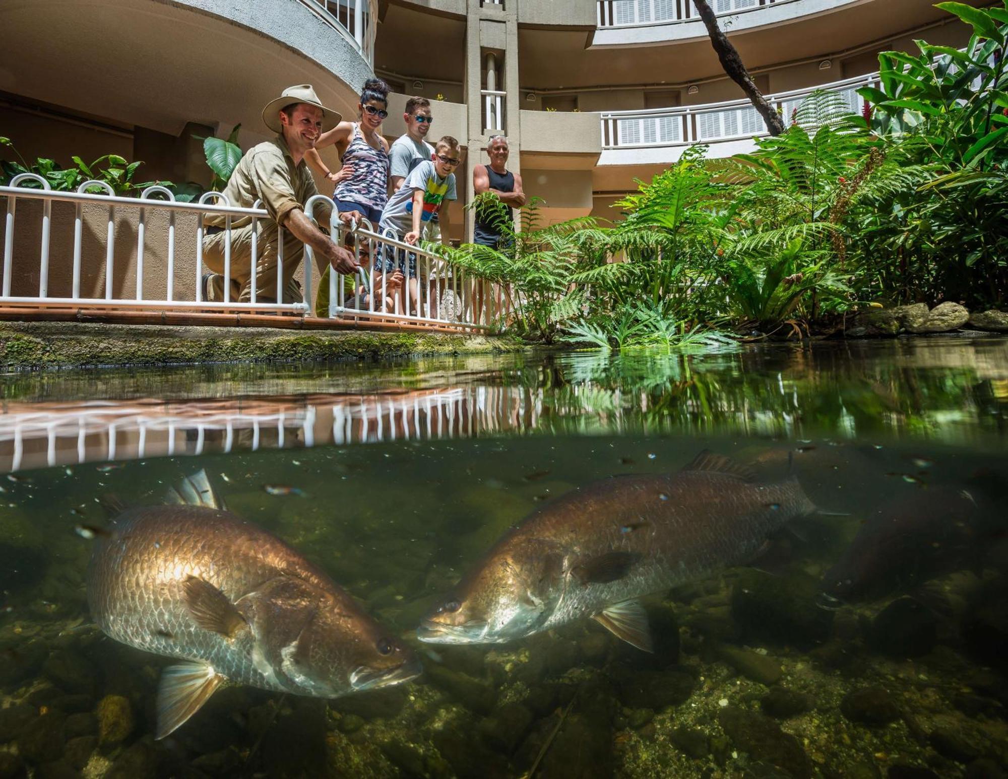 Doubletree By Hilton Cairns Hotel Eksteriør billede