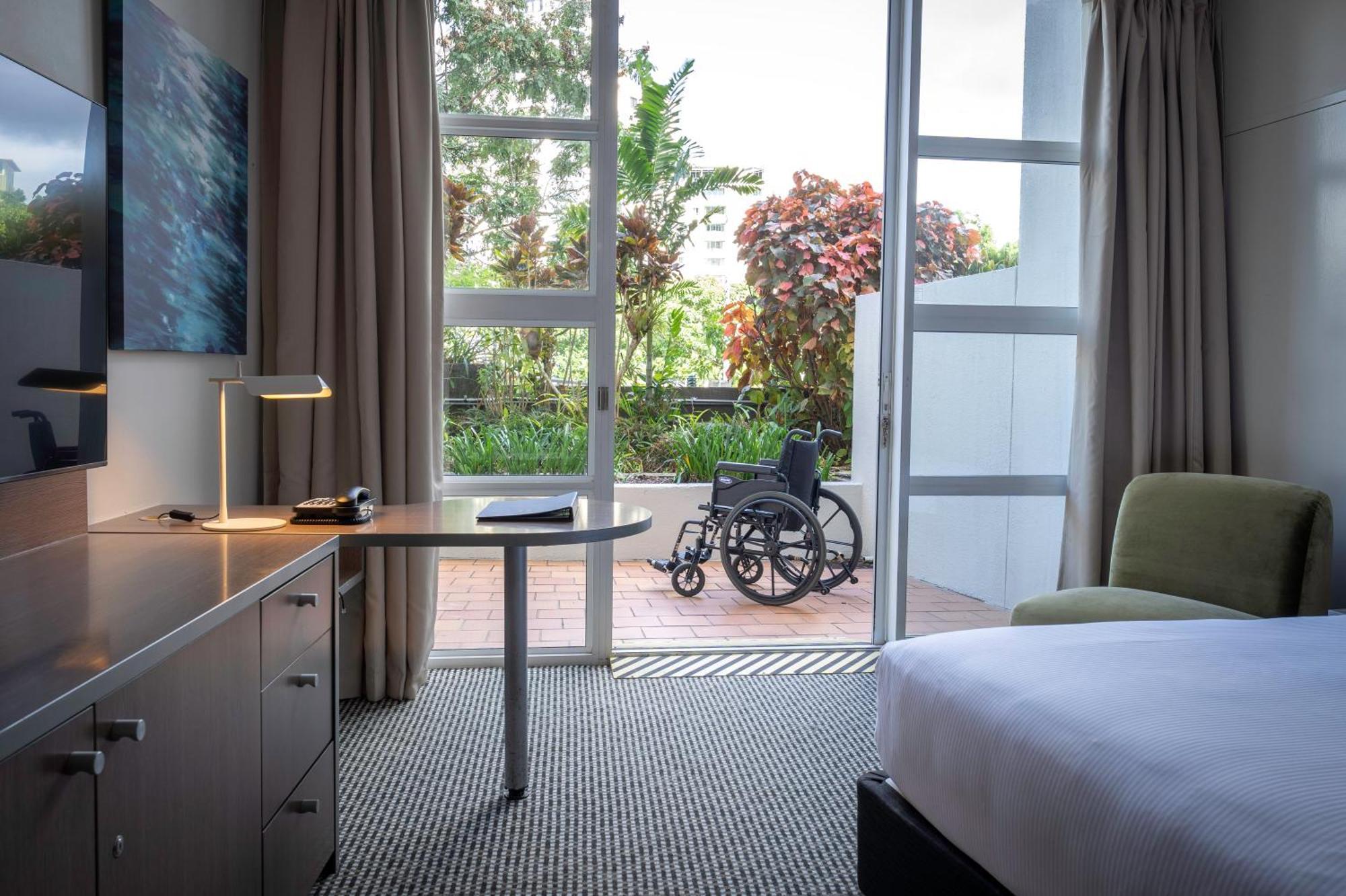 Doubletree By Hilton Cairns Hotel Eksteriør billede